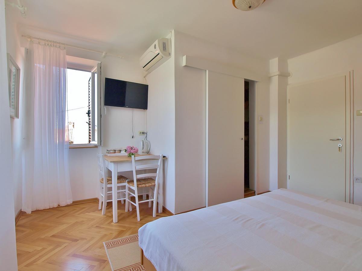 Rooms And Studio Old Town Раб Екстер'єр фото